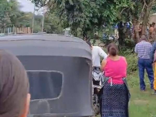 Vista de la escena del incidente donde murió el hombre electrocutado.