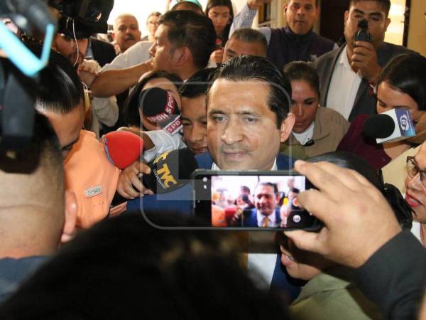 La comisión especial del Congreso Nacional inició este lunes el proceso de juicio político contra el consejero del Consejo Nacional Electoral (CNE), Marlon Ochoa, así como contra los magistrados del Tribunal de Justicia Electoral (TJE) Mario Morazán, Lourdes Mejía y Gabriel Gutiérrez.