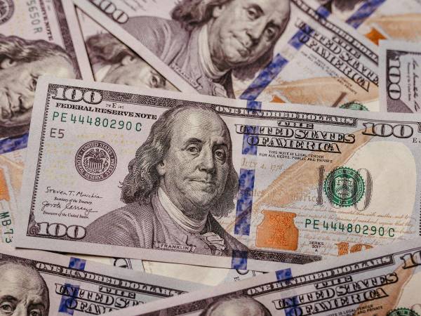 La subasta diaria de divisas, establecida por el BCH, busca equilibrar la oferta y la demanda de moneda extranjera en el país.