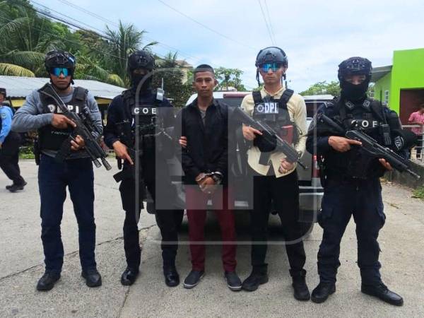 La captura de un hombre conocido con el alias de “El Gato Negro” mostró uno de los avances más relevantes en la investigación de la masacre ocurrida en la comunidad de Rigores, Trujillo, departamento de Colón, donde 20 personas perdieron la vida.