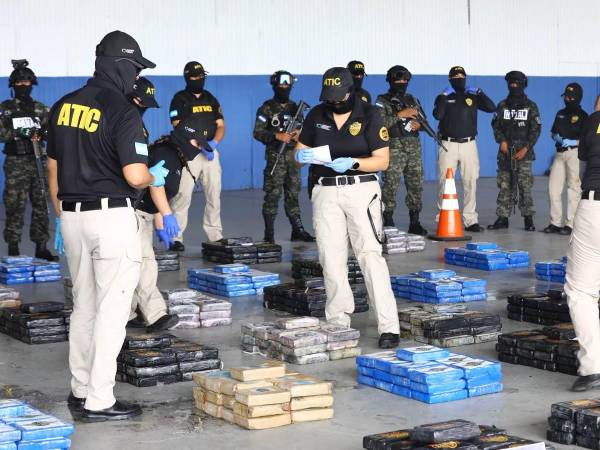 La droga decomisada por la Fesccco y la Atic, con apoyo de la Fuerza Naval y la Fuerza Aérea, está valorada en 6,293,000 dólares, equivalentes a unos 170 millones de lempiras.