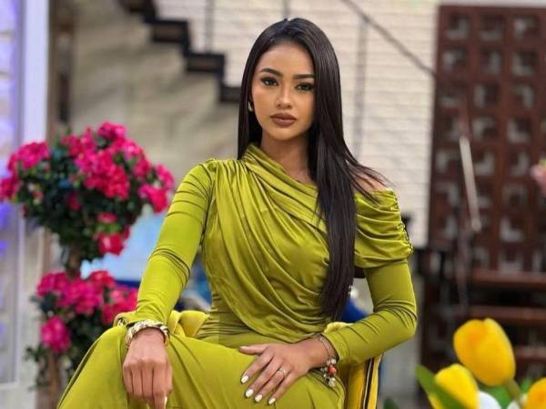 La presentadora hondureña Kennia Mondragón, conocida popularmente como “La Dragona”, ha compartido en redes sociales las primeras evidencias de su transformación corporal tras someterse por primera vez a una cirugía estética.