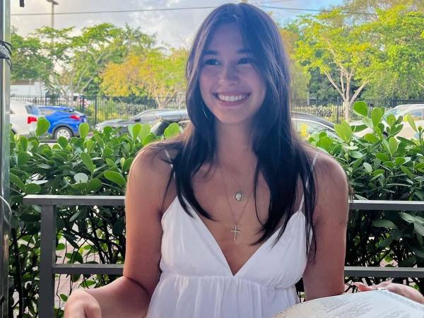 Krysta Tsukahara, una estudiante universitaria de 19 años, murió el 27 de noviembre de 2024 en Piedmont, California, luego de quedar atrapada dentro de una Tesla Cybertruck que se incendió tras estrellarse contra un muro de contención y un árbol. En el accidente también fallecieron dos de sus amigos.