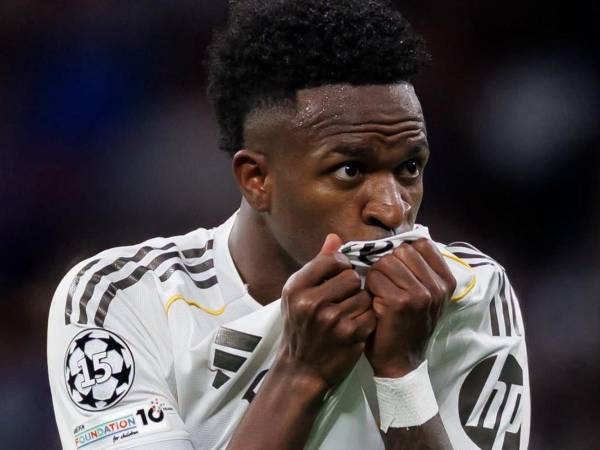 Vinicius ya estampó su firma para quedarse con el Real Madrid por muchos años más.