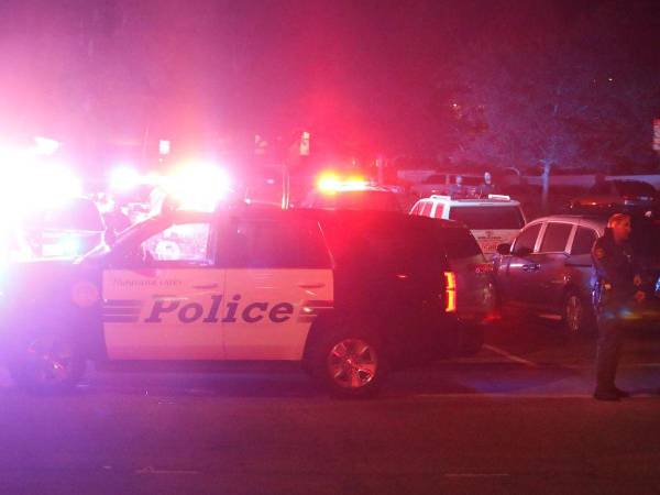 Agentes de policía estadounidenses respnden a un tiroteo en una imagen de archivo.