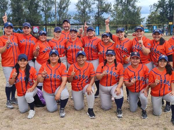 Los Astros es uno de los equipos participantes del primer Torneo Centroamericano de Slowpitch.