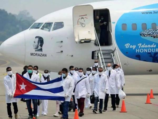 Brigada médica cubana regresa de Honduras tras finalizar el contrato de cooperación.