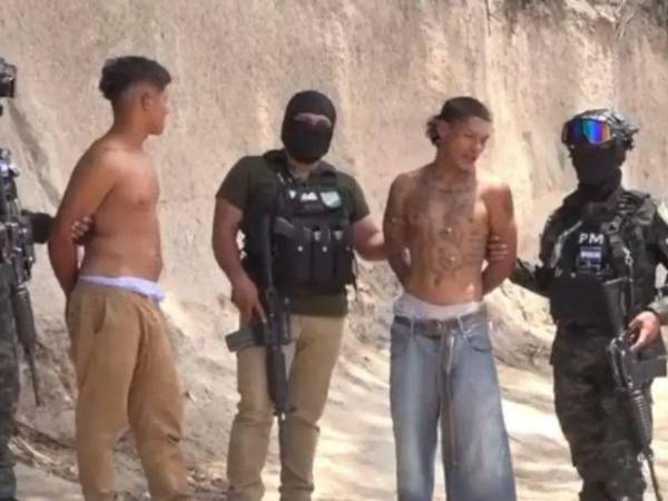 Autoridades capturaron a dos presuntos integrantes de la Pandilla 18 durante un operativo ejecutado en el anillo periférico de Tegucigalpa.