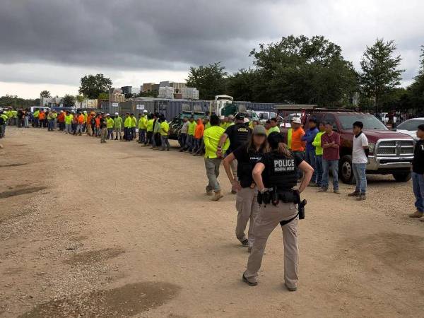 Al menos 25 inmigrantes fueron detenidos tras un seguimiento de los agentes de ICE en Pensilvania.