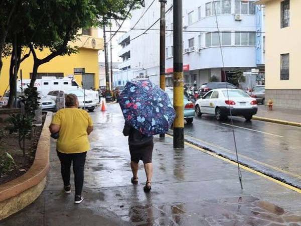 La onda tropical dejará lluvias en varias regiones de Honduras.