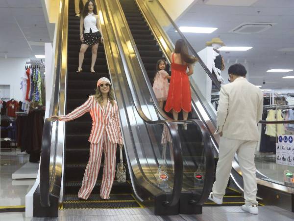 El desfile de modas presentó las principales tendencias y propuestas de estilo para la nueva temporada.