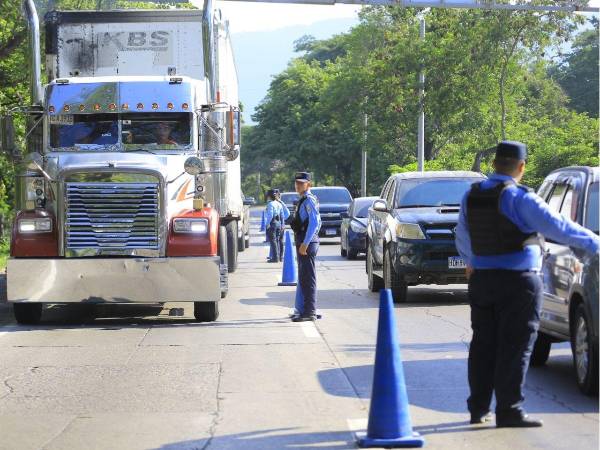 Luego de que un agente de tránsito entrega una esquela por una infracción, el conductor dispone de 72 horas para realizar el pago en el banco autorizado.