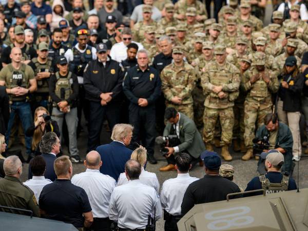 Trump saludó a las tropas de la Guardia Nacional desplegadas en Washington DC el pasado jueves.