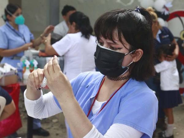 La Secretaría de Salud implementó el Sistema Nacional de Vacunación para digitalizar el registro de dosis y facilitar la consulta del historial de inmunización en Honduras.