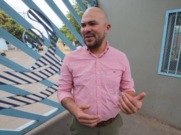 Darío García, exministro de Copeco, en entrevista con medios de comunicación. Fotografía: David Romero