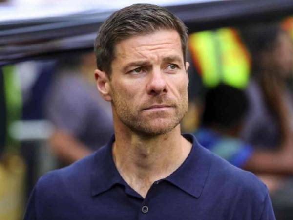 La inesperada salida de Xabi Alonso del Real Madrid le ha dejado abiertas las posibilidades de su llegada a un grande de la Premier League. Otro aparece.