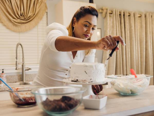 Natasha Laggan, de Trinidad, creía que el pastel Selva Negra estaba hecho con ron, no con brandy.
