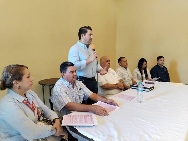 Empresarios y autoridades municipales se reunieron de emergencia para llamar la atención del Gobierno y exigir que cumplan con la promesa del corredor turístico a cuatro carriles hasta La Ceiba.