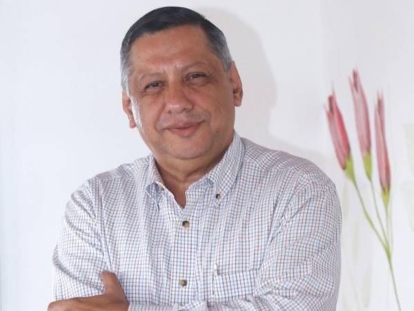 Reconocido periodista y docente hondureño René Orlando Gavarrete.
