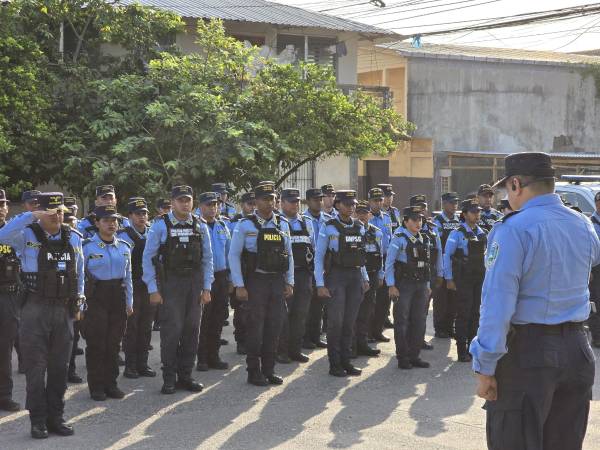 Más agentes policiales se suman a la seguridad de La Ceiba, para garantizar un feriado seguro en el departamento de Atlántida.