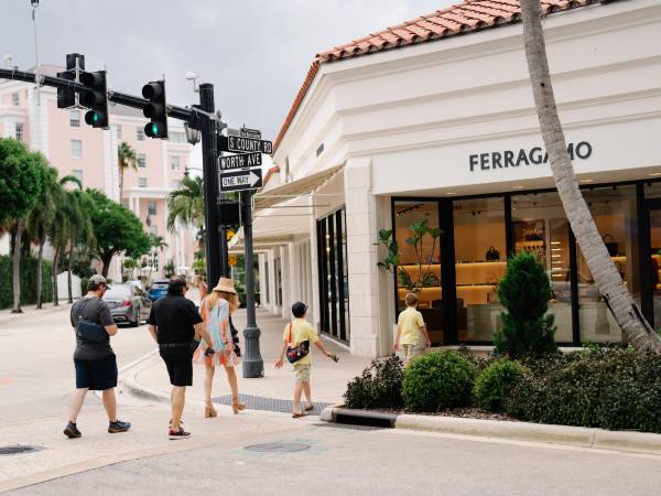 Palm Beach se ha convertido en destino de compras y fiesta para los republicanos atraídos por el Presidente Trump.