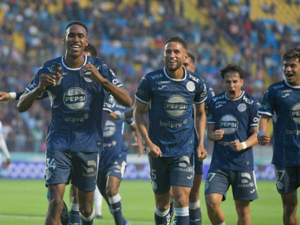 Giancarlo Sacaza se encargó de abrir el marcador en el partido realizado en el estadio Nacional.