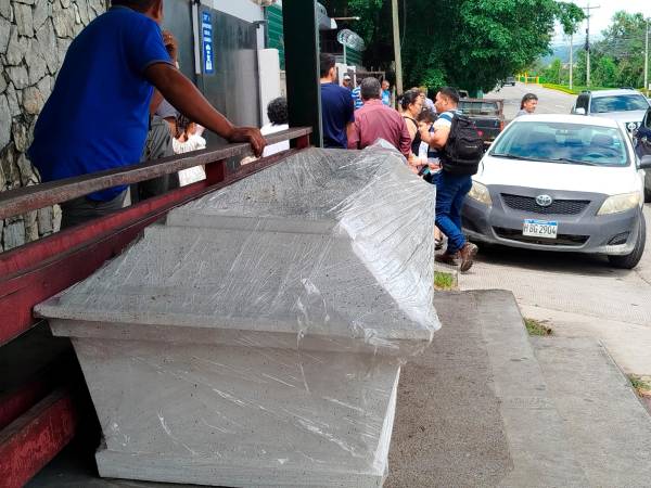 <b><span class=mln_uppercase_mln>depósito.</span></b> A la morgue llevaron los cuerpos de los hermanos.<span class=mln_uppercase_mln> </span>