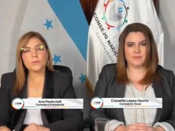 Las consejeras Ana Paola Hall y Cossette López en la declaratoria de las elecciones generales del 30 de noviembre.