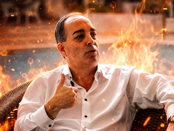 Daniel Otero, presidente del Marathón, evidenció su enfado contra el arbitraje.
