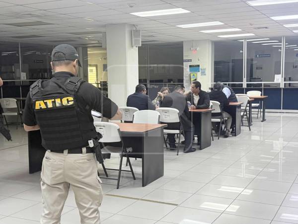 Días antes, Francia Sofía Medina, conocida mediáticamente como La Barbie Fiscal, fue declarada culpable por el Tribunal de Sentencia de San Pedro Sula por su participación en el mismo esquema de corrupción.