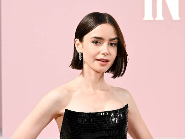 La actriz Lily Collins da vida a Emily en la serie “Emily en París”