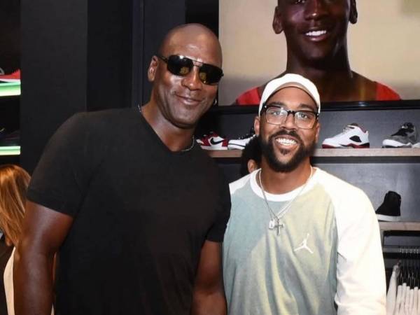 Uno de los hijos de la leyenda del baloncesto Michael Jordan ha sido arrestado en Estados Unidos por varios delitos.