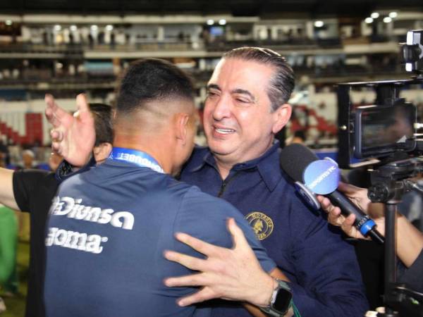 Pedro Atala celebró con mucha euforia el campeonato del Motagua luego de vencer 1-0 al Olimpia.