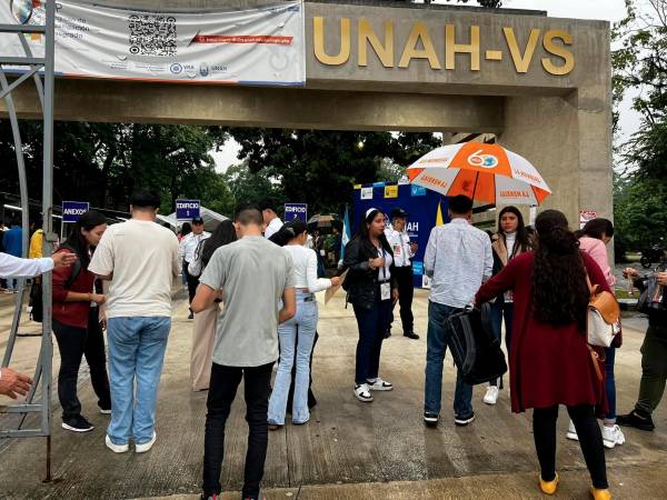 <b><span class=mln_uppercase_mln>Asistencia.</span></b> Pese al mal clima, los aspirantes se presentaron de manera puntual al proceso.<span class=mln_uppercase_mln> </span>