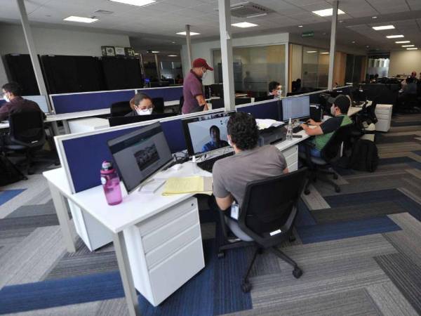 Sin tener que rendir cuentas los funcionarios públicos de este gobierno seguirán devengando gastos de representación.