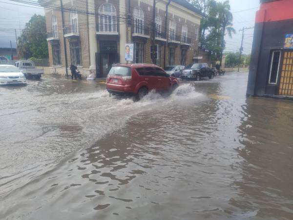 Los aguaceros comenzaron la tarde del lunes y se han extendido hasta este martes 28 de octubre.