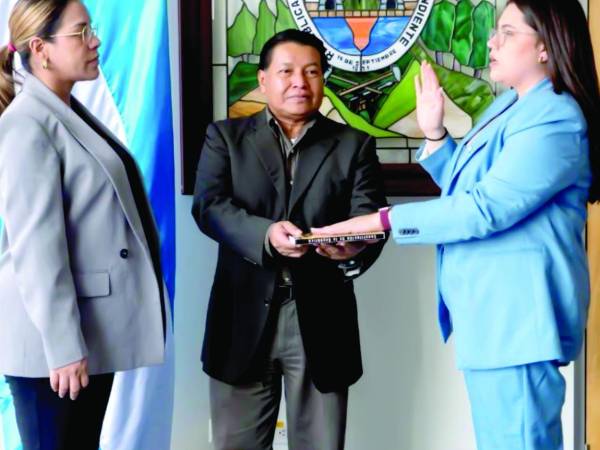 La designación de Zulmit Rivera preocupa a la oposición y los hondureños en el extranjero.