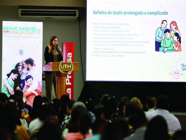 <b>Claudia Avilés participa en el taller de Mente Sana con docentes. Foto: Yoseph Amaya</b>
