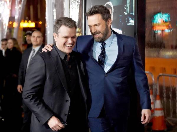Los actores Matt Damon y Ben Affleck en el estreno de The Rip.