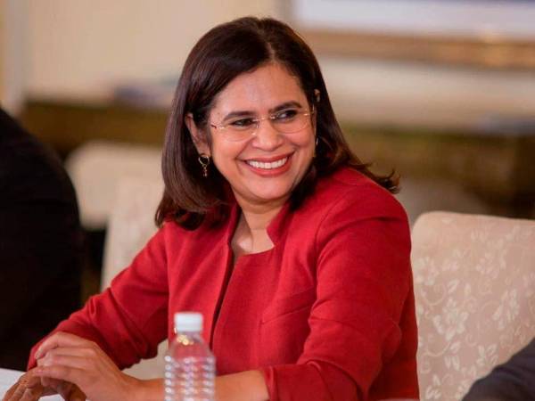 <b><span class=mln_uppercase_mln>ingreso.</span></b> Rixi Moncada ganaba 111,200 lempiras mensuales cuando se desempeñó como titular de la Secretaría de Finanzas.