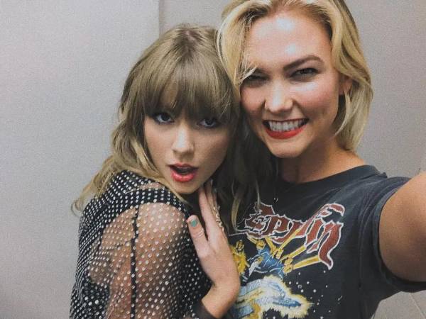 Taylor Swift y Karlie Kloss en una foto que compartió la super modelo hace algunos años atrás.