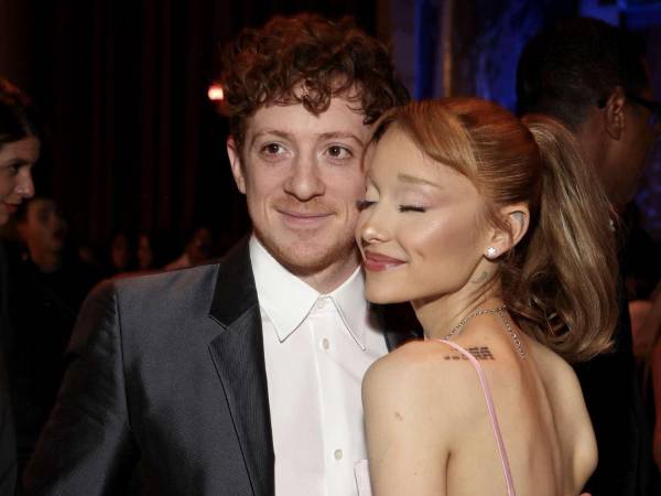 Ethan Slater y Ariana Grande vivieron un intenso romance.