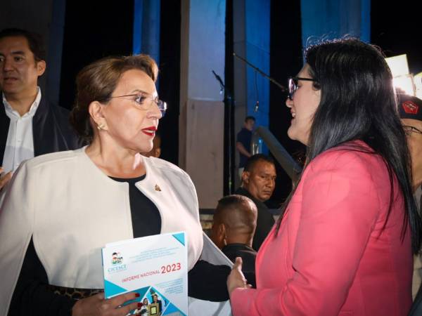 Presidenta de Honduras, Xiomara Castro, y titular de la Cicesct, Sua Martínez.