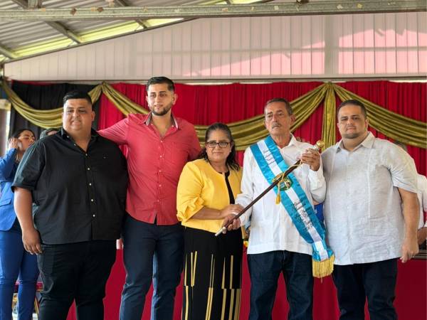 Toma posesión de Jesús Eduardo Núñez Serrano, alcalde reelecto de San Antonio, Cortés.