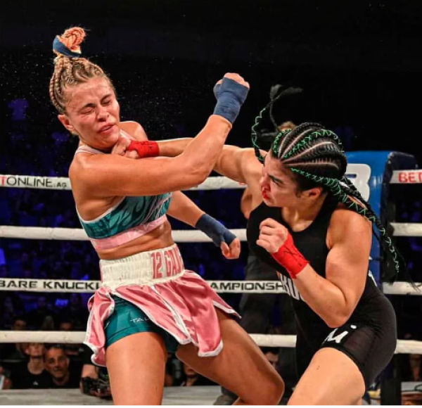 La joven de 32 años debutó en 2017 en las artes marciales mixtas con una victoria ante Karine Gevorgyan y previo al combate se presentó al pesaje con un traje de La Mujer Maravilla, por lo que todo el mundo comenzó a llamarla de esa manera.