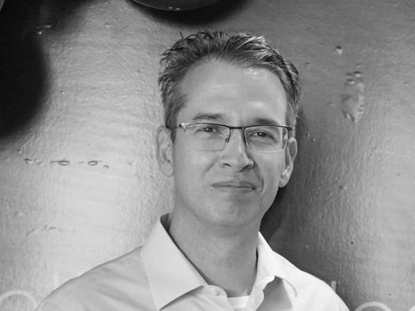 José Azcona.
