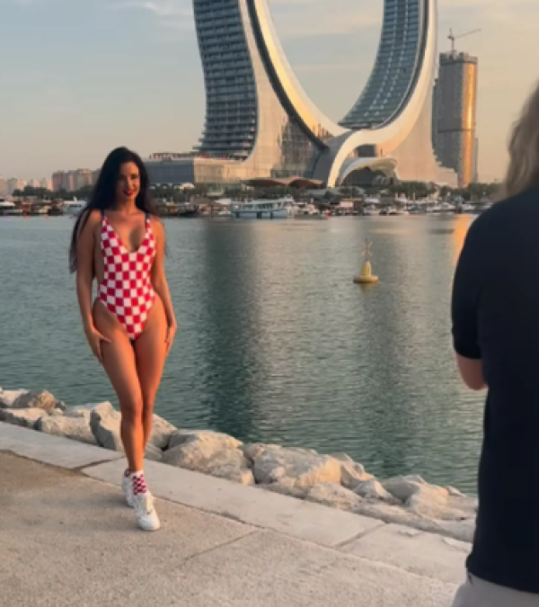 Es dueña de la marca Knoll Doll, una línea de trajes de baño para mujeres. Asimismo aprovechó para hacerse una sesión de fotos y videos en Qatar modelando algunos de los trajes.