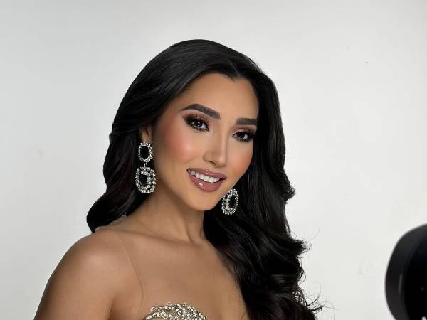 A pocos días de celebrar sus 30 años, Kat Sarmiento llega al Miss Honduras Universo 2026 como una mujer que representa mucho más que una imagen impecable. Su historia está construida sobre la perseverancia, el compromiso social y el deseo de inspirar a otras mujeres a descubrir su propio potencial. Con elegancia, seguridad y una visión clara de su propósito, busca conquistar no solo la corona, sino también el corazón de los hondureños.