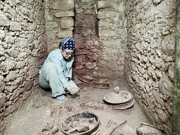 Diane Chase, arqueóloga, dijo que una tumba recién descubierta era del primer gobernante identificado de Caracol.