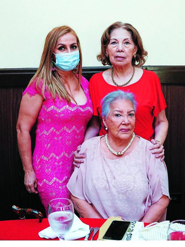 Lourdes Chinchilla, Ilda deCórdoba y Aura Gatlin